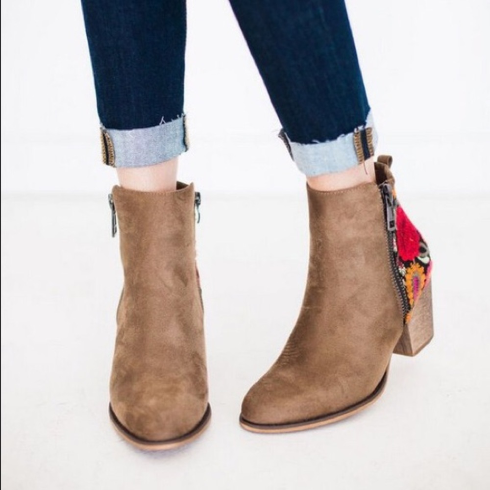 ‘Jaclyn’ Embroidered Booties - Picture 5 of 6